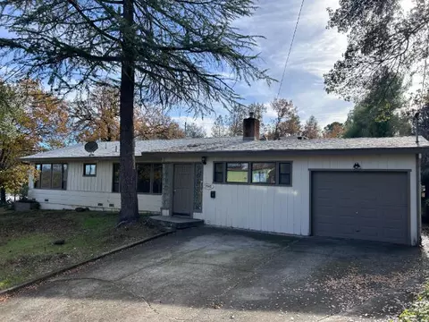 2945 Pioneer Dr, Redding, CA 96001