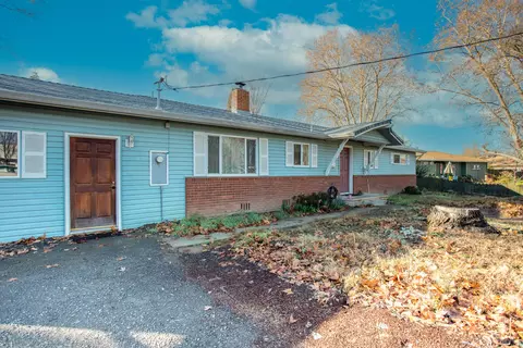 3338 Riverside Dr, Anderson, CA 96007