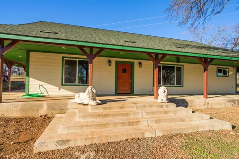 21570 Anron Ln, Redding, CA 96003 photo 2