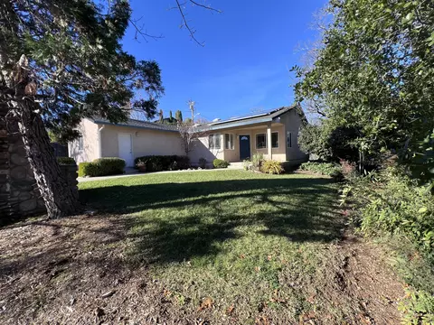 2416 Tehama St, Redding, CA 96001 photo 2