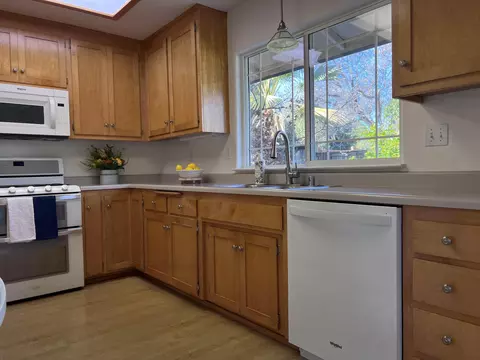 2416 Tehama St, Redding, CA 96001 photo 11