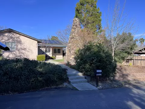 2416 Tehama St, Redding, CA 96001 photo 3