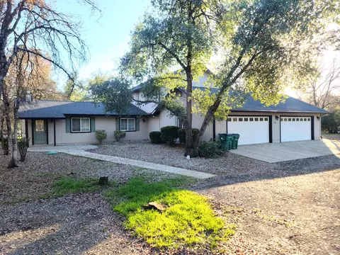 Exterior - 20043 Sylvia Ln, Redding, CA 96002 photo 4 of 5