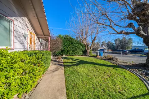2332 Saturn Skwy, Redding, CA 96002 photo 3