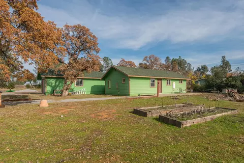 17776 Chester Ln, Anderson, CA 96007