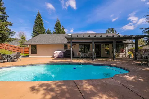2653 Dawnridge Dr, Redding, CA 96001 photo 2