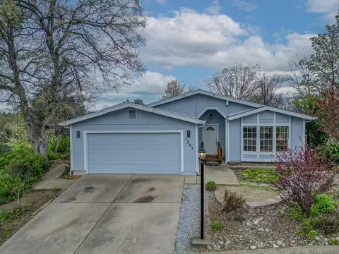 1205 Golden Gate Trl, Redding, CA 96003