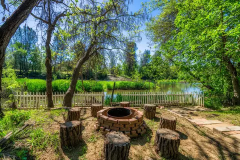 Exterior - 3091 Island Dr, Redding, CA 96001 photo 6 of 7