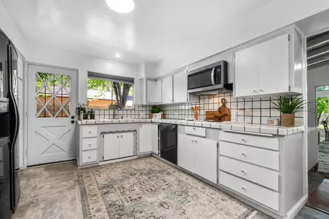 Kitchen - 3091 Island Dr, Redding, CA 96001 photo 1 of 1