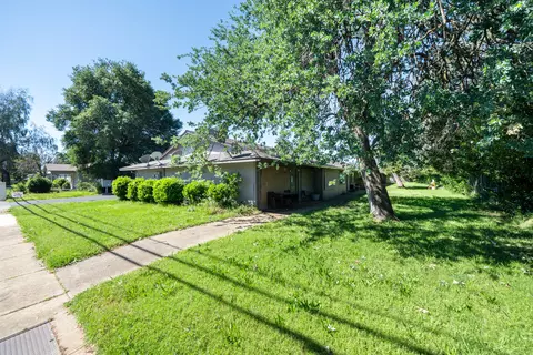 4020 Churn Crk, Redding, CA 96002