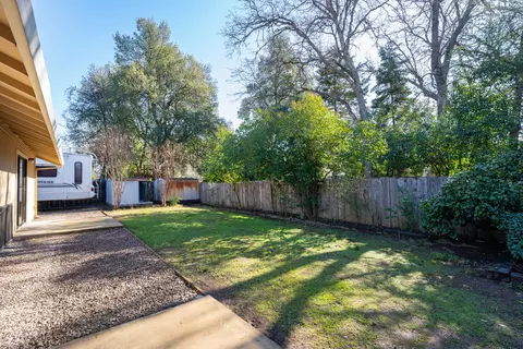 853 Oakmont Dr, Redding, CA 96003 photo 25