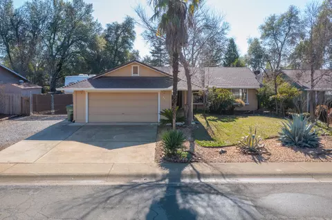853 Oakmont Dr, Redding, CA 96003 photo 1