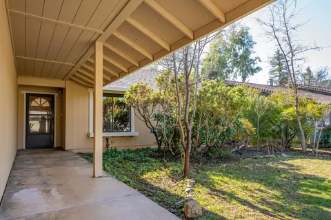 853 Oakmont Dr, Redding, CA 96003 photo 2
