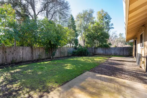 853 Oakmont Dr, Redding, CA 96003 photo 24