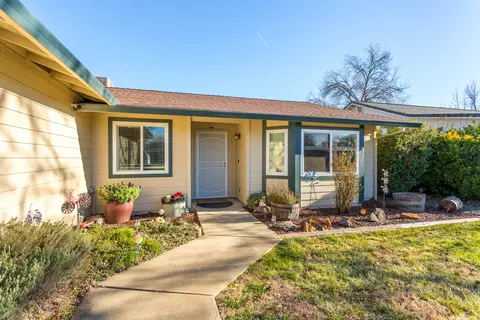 2745 Cobblestone Loop, Anderson, CA 96007 photo 2