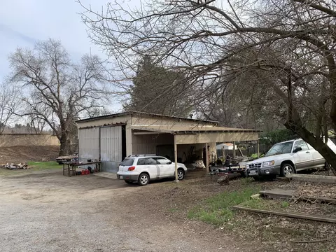 2831 Henderson Rd, Redding, CA 96002 photo 2