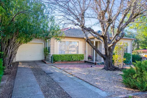 1534 Jay St, Redding, CA 96001 photo 1