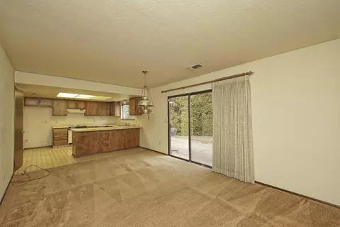 6785 Creekside, Redding, CA 96001 photo 8