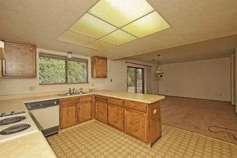 6785 Creekside, Redding, CA 96001 photo 6