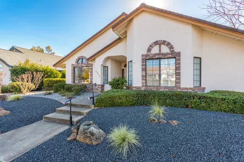 2053 Vineyard Trl, Redding, CA 96003 photo 3