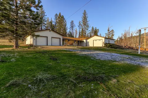 24474 Coyote Pass Rd, Lakehead, CA 96051