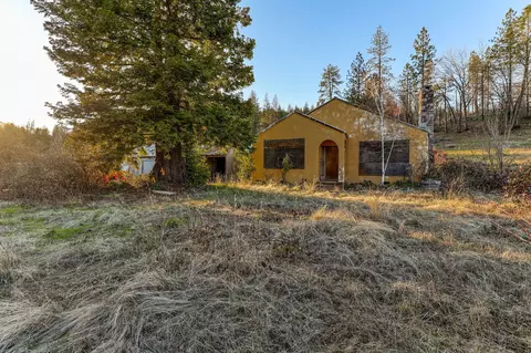 24468 Coyote Pass Rd, Lakehead, CA 96051