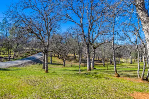 16334 Trail Dr, Redding, CA 96001 photo 5
