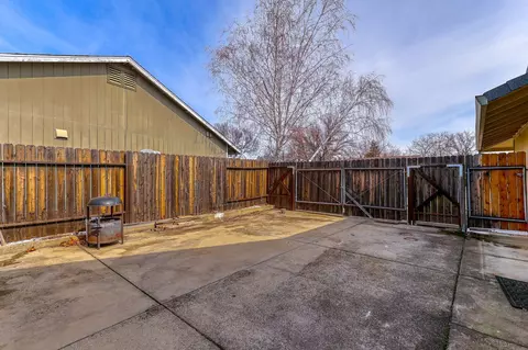 1474 Kingston Ct, Redding, CA 96003 photo 42