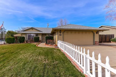 1474 Kingston Ct, Redding, CA 96003 photo 2