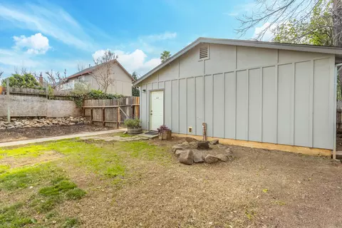 1153 Walnut Ave, Redding, CA 96001 photo 24