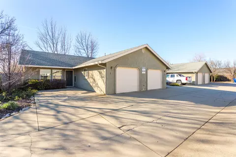 832 Cally Ct, Redding, CA 96003 photo 2