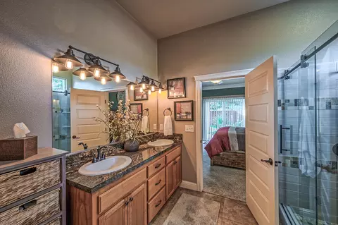 1157 Lakeside Dr, Redding, CA 96001 photo 16
