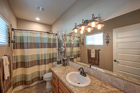 1157 Lakeside Dr, Redding, CA 96001 photo 23