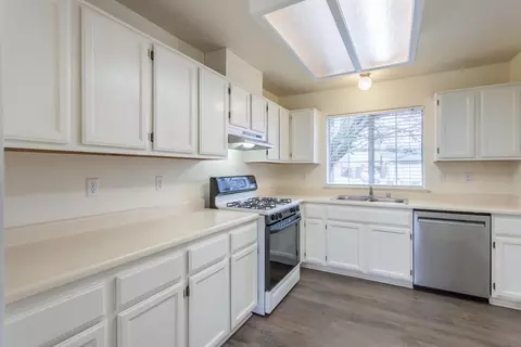 1573 Wingsetter Way, Redding, CA 96003 photo 5