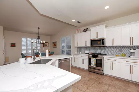 611 Yolla Bolly Trl, Redding, CA 96003 photo 2