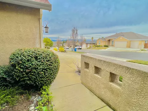 660 Durango Way, Redding, CA 96003 photo 5