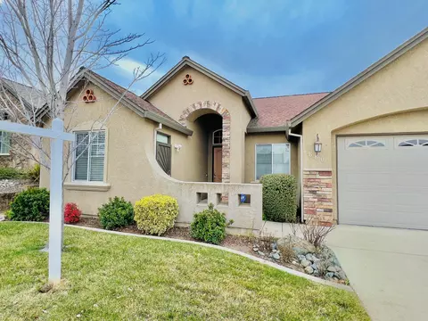 660 Durango Way, Redding, CA 96003 photo 2