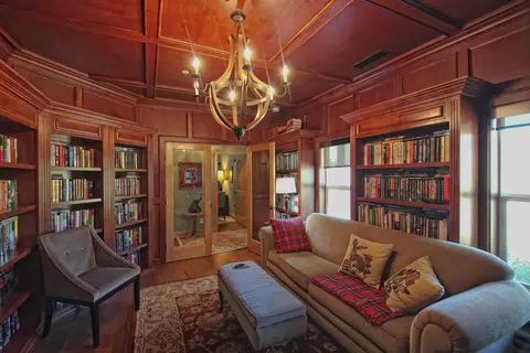 10133 Sandy Ln, Redding, CA 96001