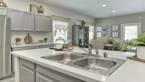 3690 Ginny Ct, Redding, CA 96001 photo 2
