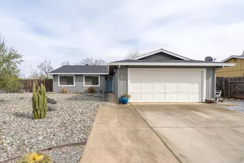 3705 Pluto St, Redding, CA 96002 photo 2