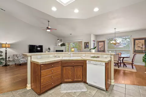659 Yolla Bolly Trl, Redding, CA 96003 photo 12