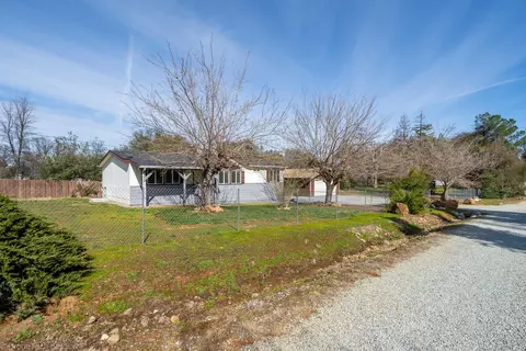 1689 Victor Ave, Redding, CA 96003