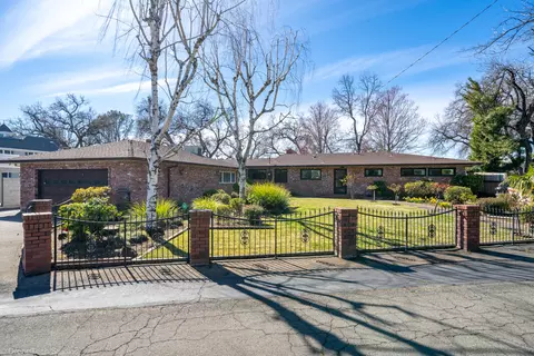 3322 Wilshire Dr, Redding, CA 96002 photo 3