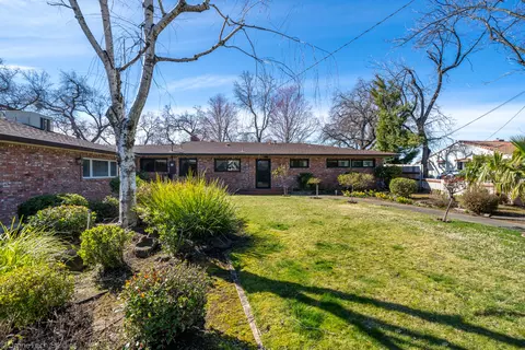 3322 Wilshire Dr, Redding, CA 96002 photo 5