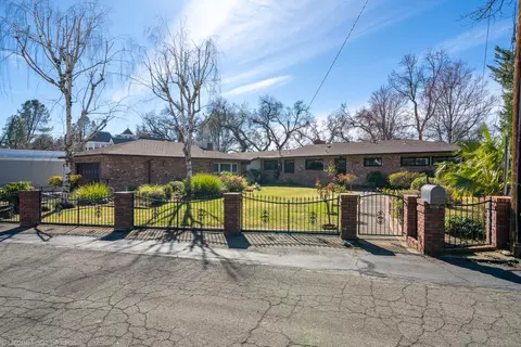 3322 Wilshire Dr, Redding, CA 96002 photo 4