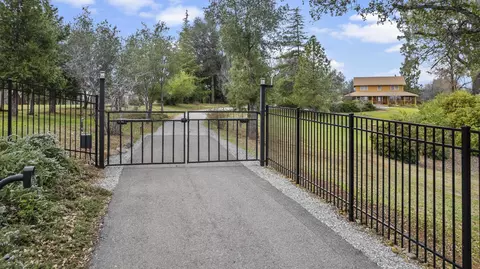 12840 Encanto Way, Redding, CA 96003 photo 2