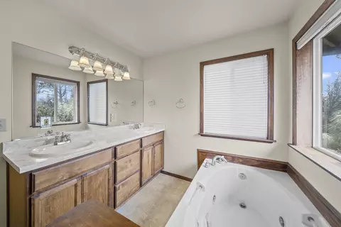 1675 Record Ln, Redding, CA 96001 photo 8