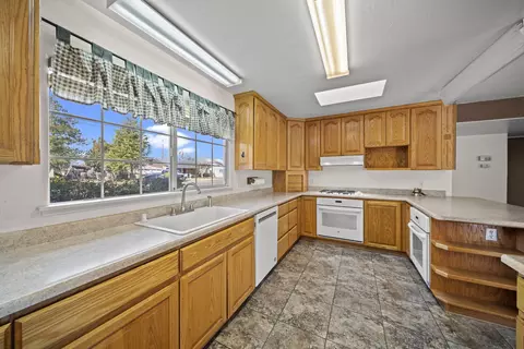 305 Breese Ave, Red Bluff, CA 96080 photo 3