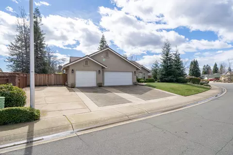 2524 Cumberland Dr, Redding, CA 96001 photo 1