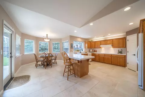 2524 Cumberland Dr, Redding, CA 96001 photo 16
